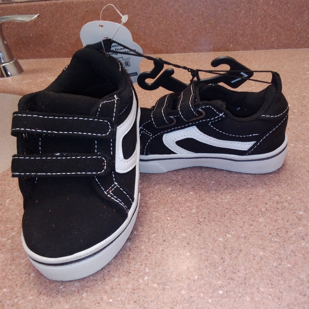 Wonder Nation shoes, KIDS size 7